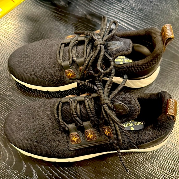 Rarely worn Luis Vuitton Women’s Aftergame Sneaker! In good condition, no rips. - Picture 2 of 6